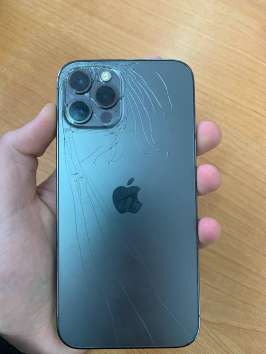 Продам айфон 12 про