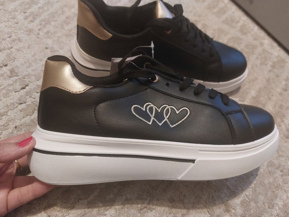 35 лв, нови маратонки с етикет, 40 номер,  стелка 25 см