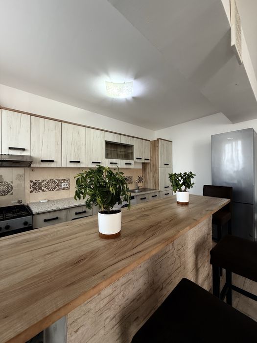 Casă cu 4 camere de închiriat