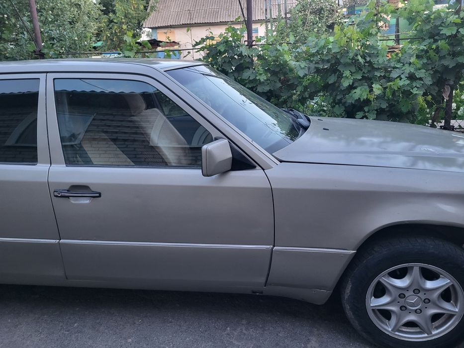 Продам Мерседес Бенц 230 Е