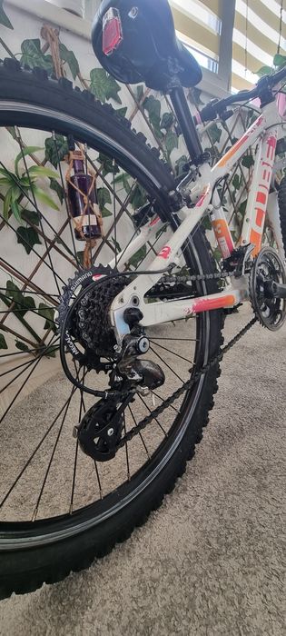 Bicicleta Cube R24 de fete
