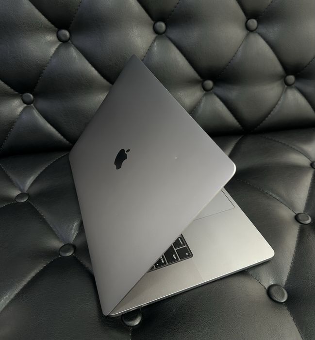 Apple MacBook Pro 2019 i7 16GB/512GB в хорошем состоянии