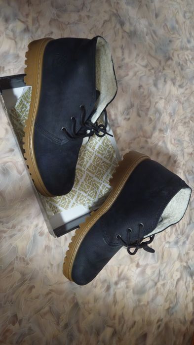 Продам мужские ботинки