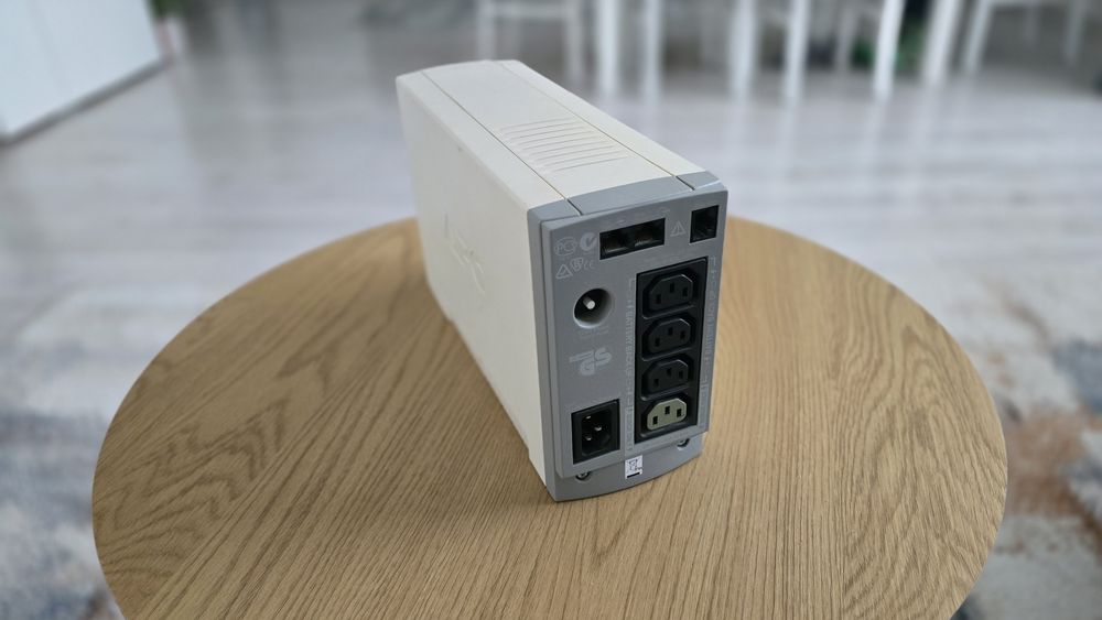 UPS APC pentru PC/NAS/Centrala 650W