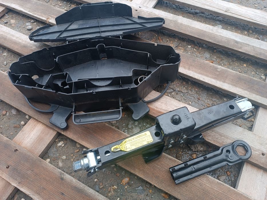 Оригинален крик Renault Trafic, Opel Vivaro