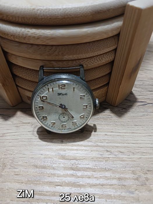 Ретро будилник и часовници