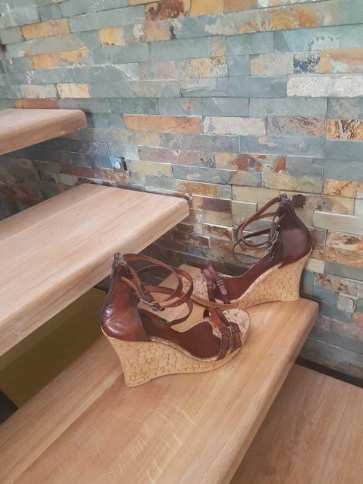 Vând sandale piele / plută