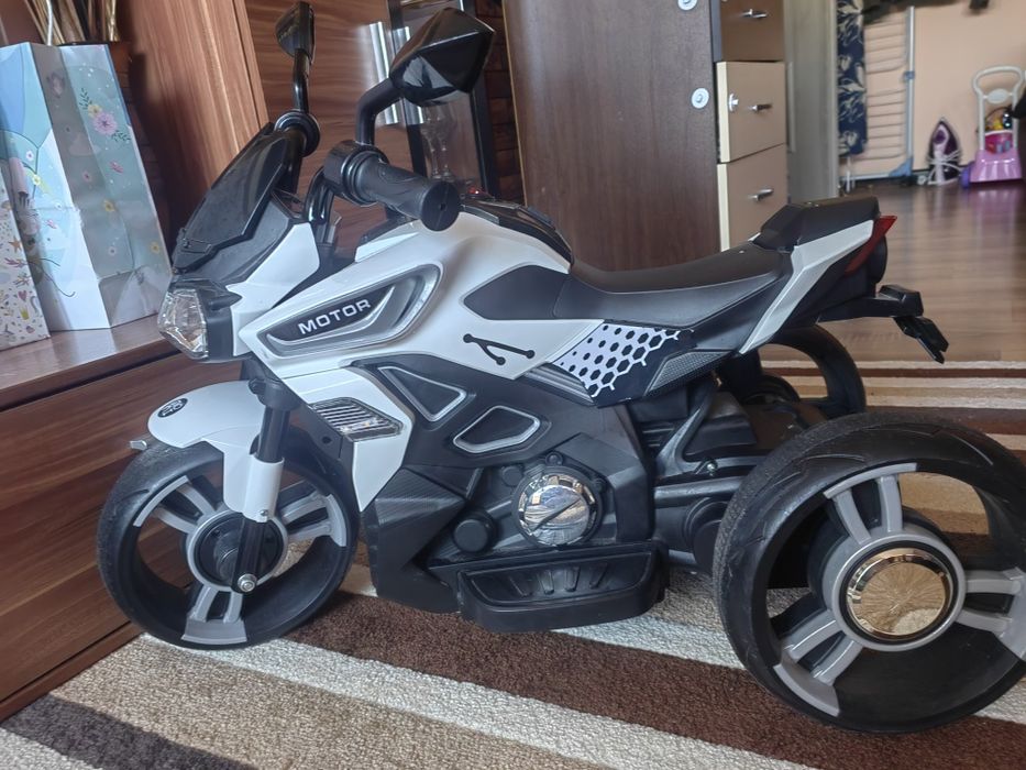 Акумулаторен мотор MONI