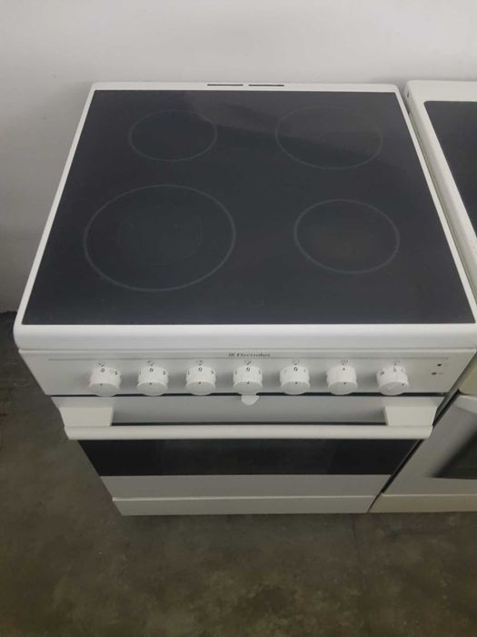 Готварска печка Electrolux , свободно стояща