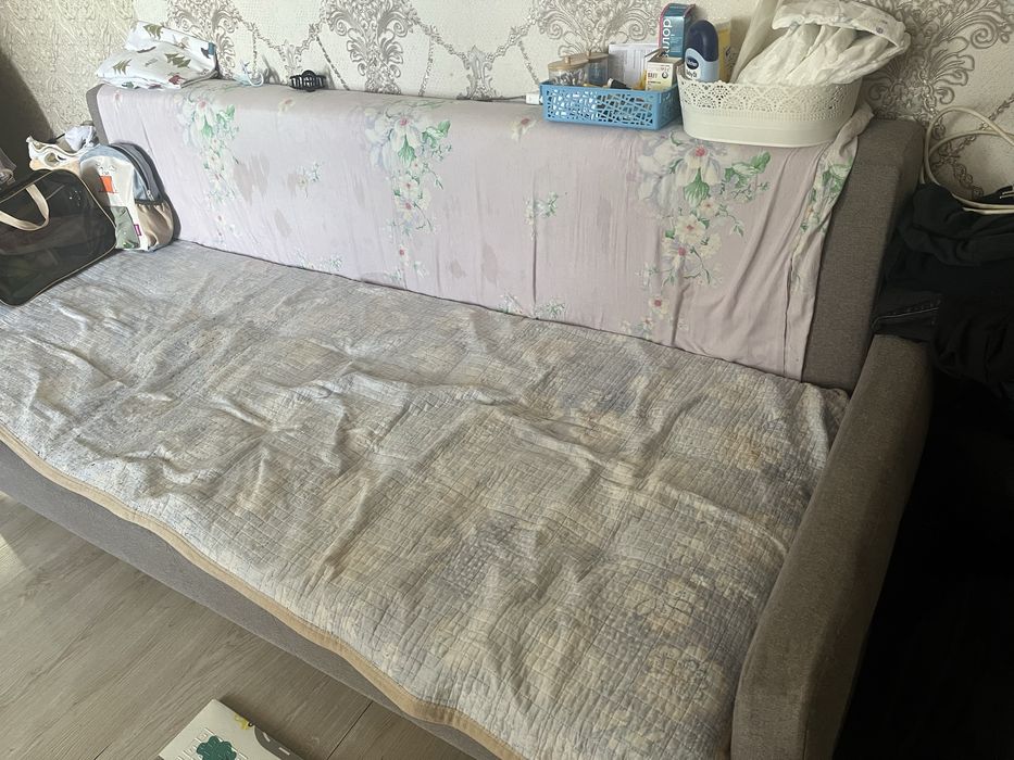 диван б/у но все целое ничего нет