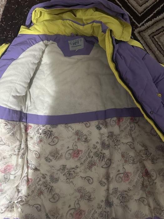 Продам куртку на девочку
