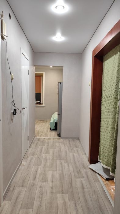 Поклейка обоев !