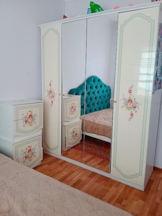 Продаю спальный гарнитур буу