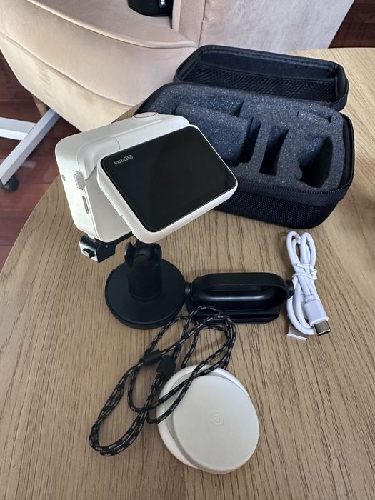 Insta360 GO 3 - camera de actiune, stare foarte buna, accesorii incluse