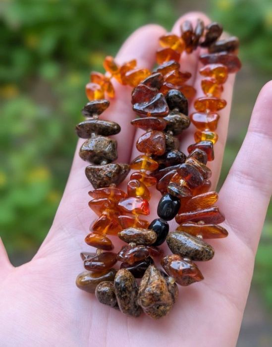 Vechi colier lant chips din chihlimbar natural baltic, cu fragmente slefuite si brute, in nuante de cognac, miere, brun inchis si rosu