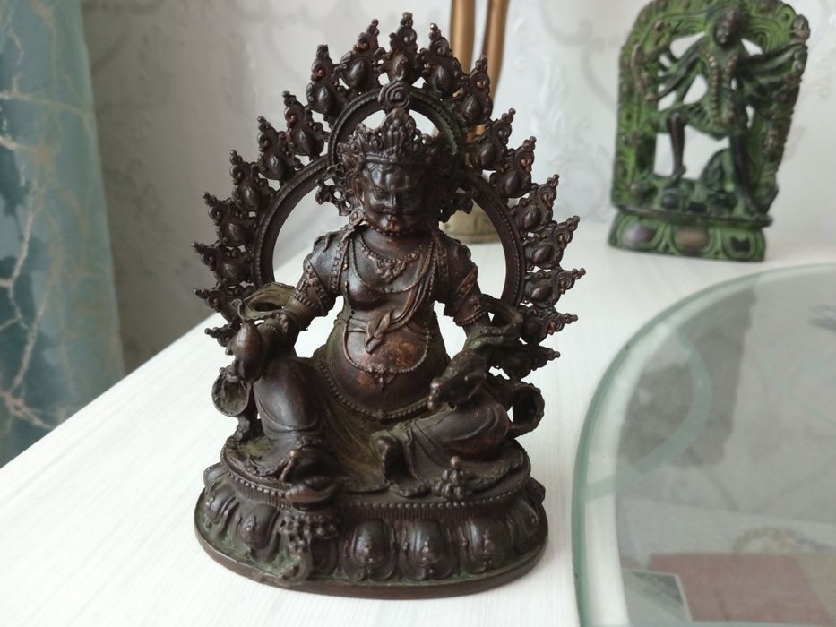 Статуэтки буддийских богов