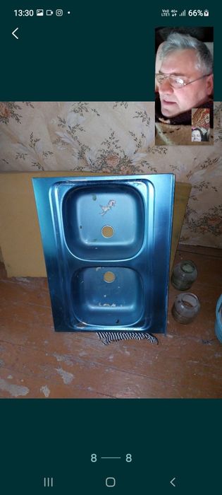 Продам ковры, люстру, раковину.