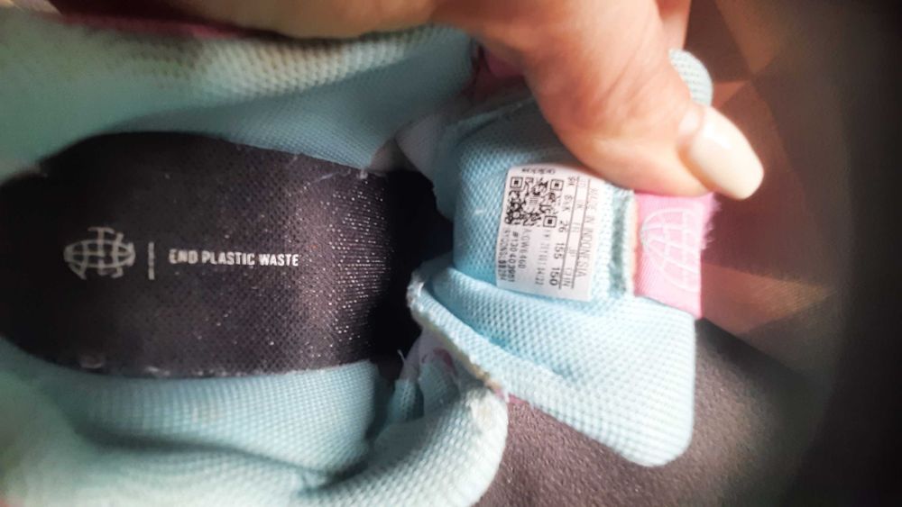 Детски бели обувки adidas и 28 размер