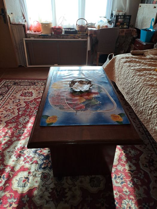 Продавам Холна маса