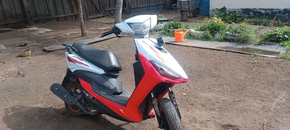 Скутер beetle bolt