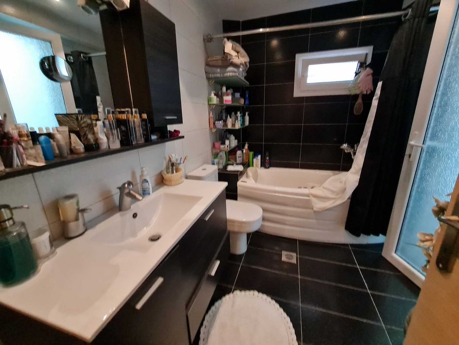 ПРОДАВА се самостоятелна къща 230кв.м в Palio Kavala (код 4184)