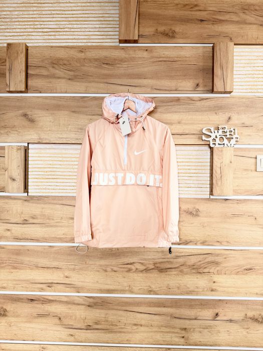 Разкошна много свежа пролетна ежедневна ветровка