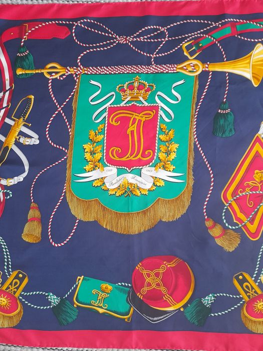 Esarfa Celine Paris, matase, 430 lei, deosebita