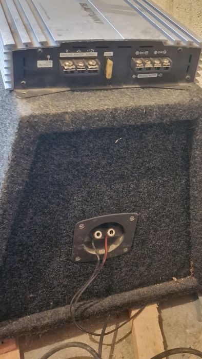 Суб буфер бас каса Pioneer champion series 12" с усилвател Blaupunkt