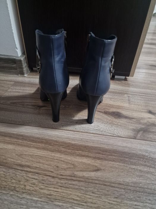 Cizme cu toc îmblănite