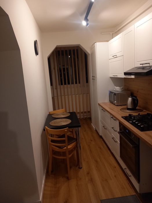 Vând apartament 2 camere Petroșani central