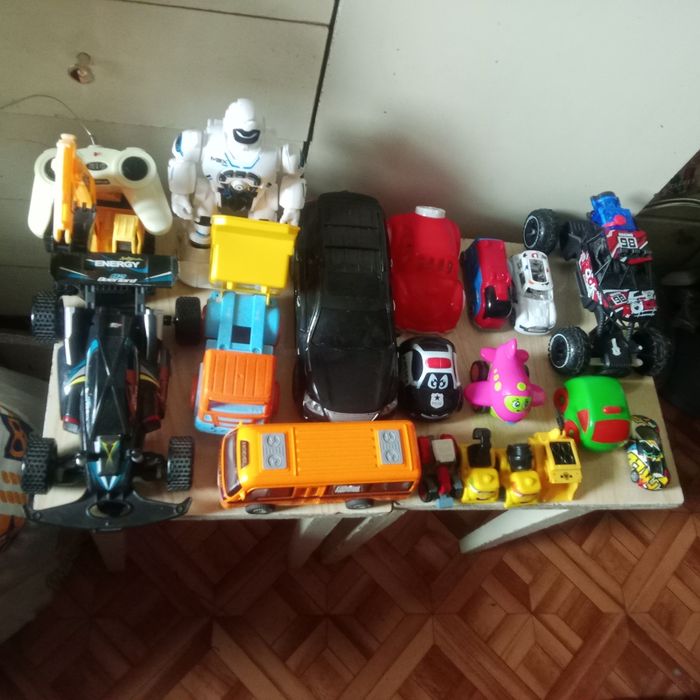 Продам детские машинки все это за 5000т.