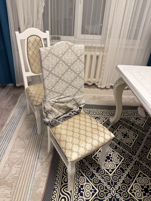 Стол со стульями