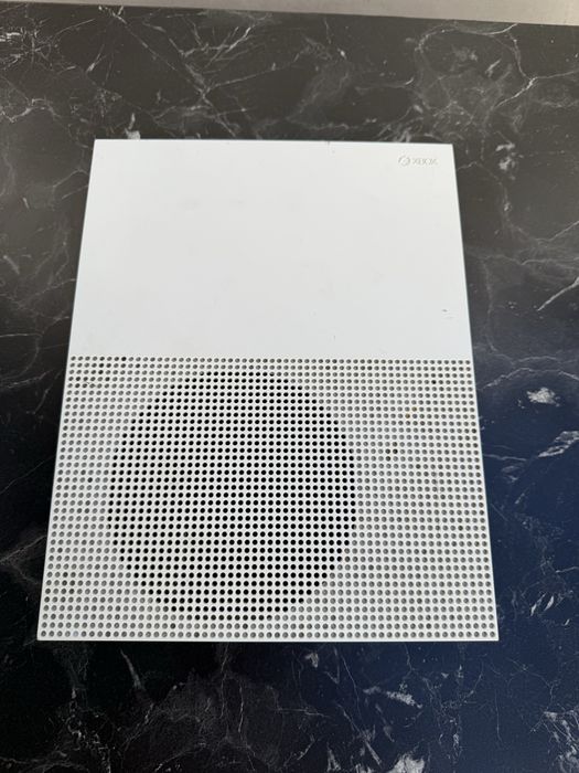 Xbox One S 1TB с джойстик