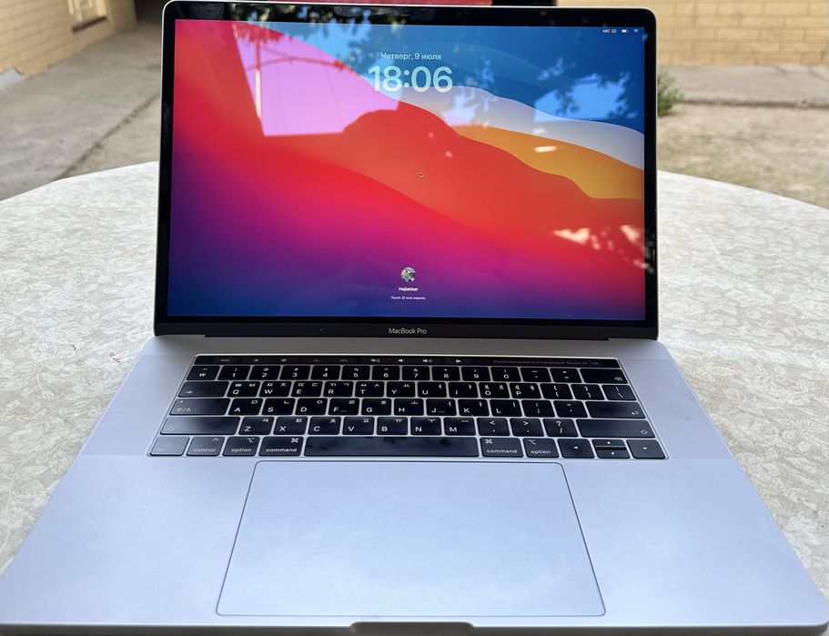 MacBook Pro 15.4” 2018 | Core i7 | 32GB RAM | 512GB SSD | Touch Bar