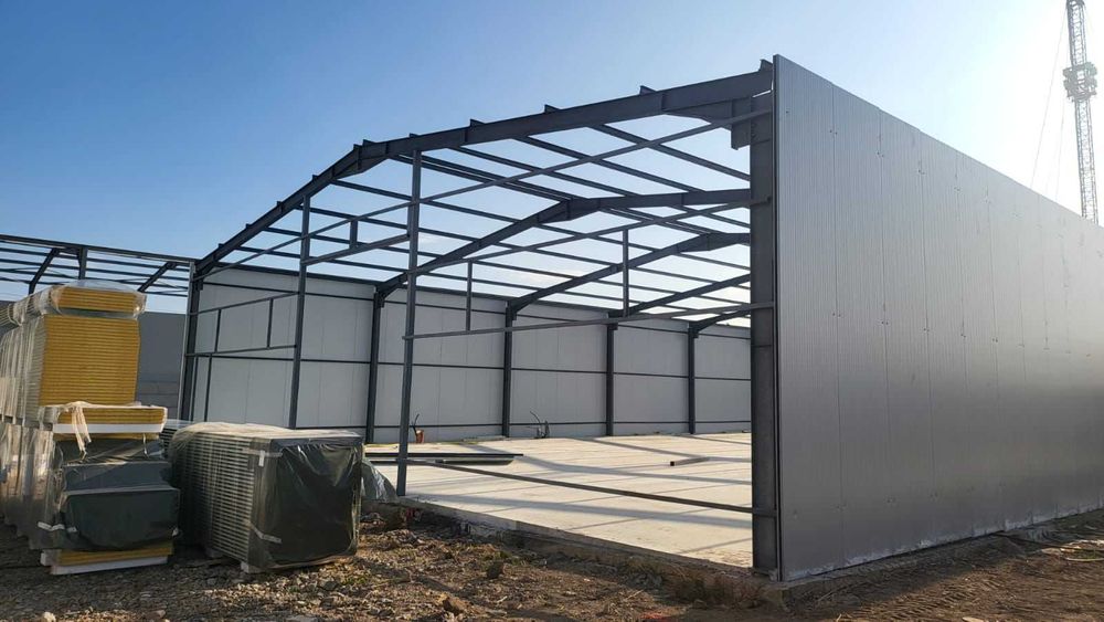 Hală Metalica 20×40 m – pereți sandwich și acoperiș rezistent