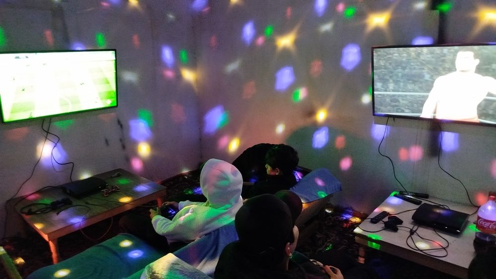 Playstation 3-3ta televizor 43 -3ta komplekt pultlari bn SROCHNO Tezro