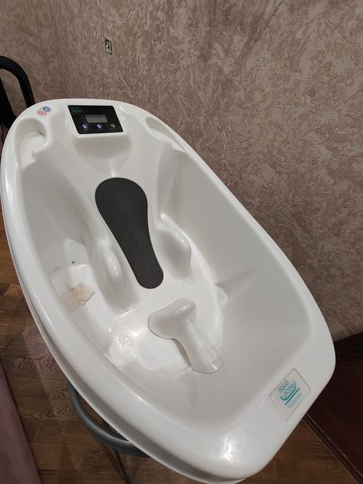 Детская ванночка на устойчивой подставке