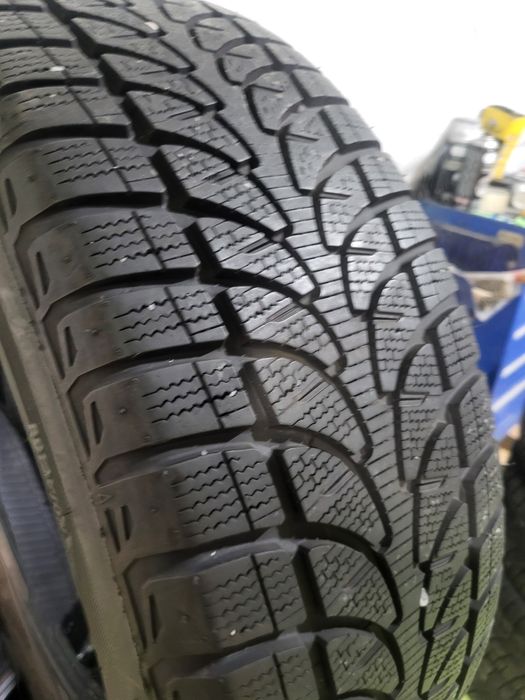 4 бр зимни 235/60/18 Bridgestone