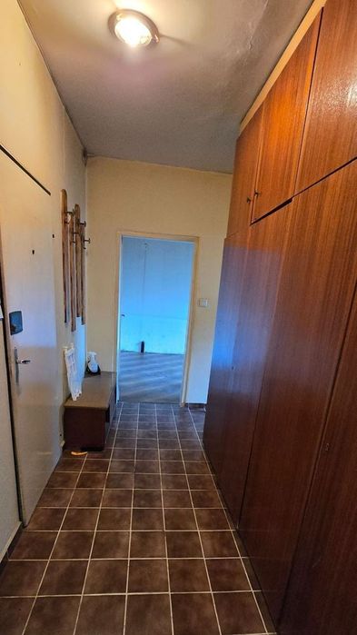 Двустаен апартамент в район Слатина! За ремонт! До детска градина!