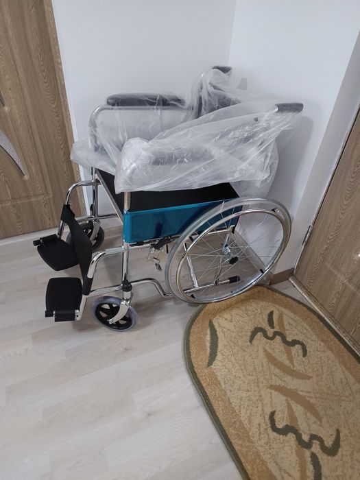 Cărucior inox in stare foarte bună de funcționare,nou,cu folie pe el