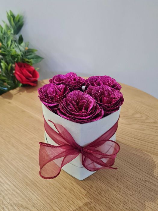 Кутия с вечни рози,сапунени рози, подаръци