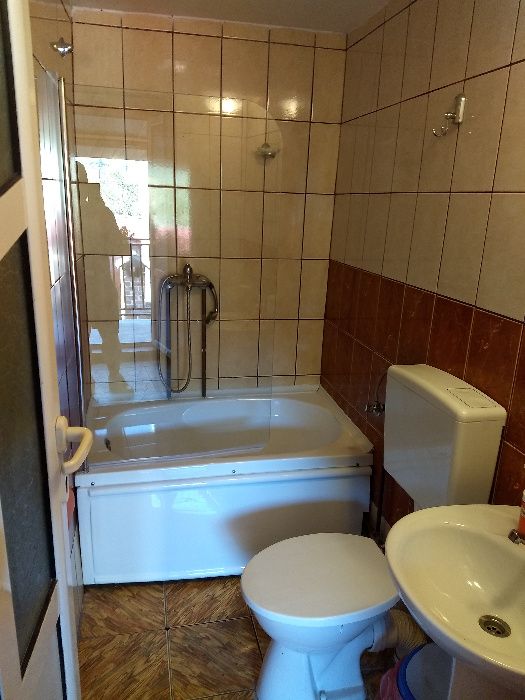 inchiriez cabana (La Titel)