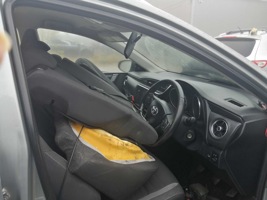 Dezmembram Toyota Auris  motor 1,6