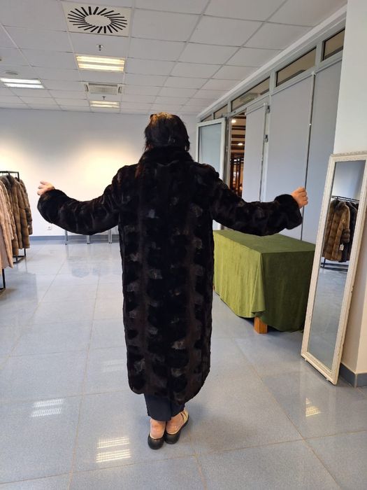 Продаётся шуба в отличном состояние