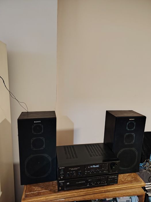 Vând Sony ,boxe+ radio funcționale
