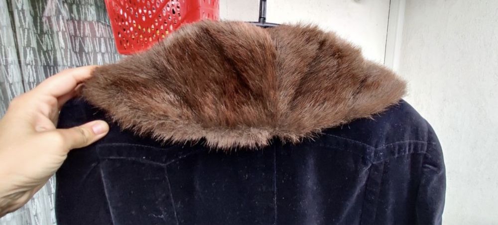 Palton Dama vintage anii ‘70 catifea albastra cu blana naturala