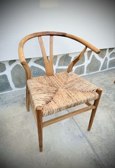 Стол от тиково дърво