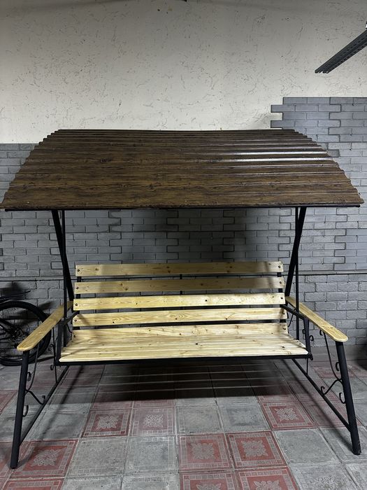 Садовая качеля для дачи