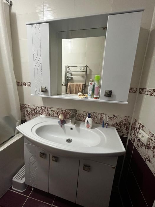 Раковина с шкафом комлект зеркало