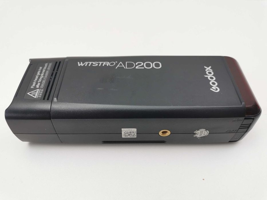 Преносима светкавица Godox AD200